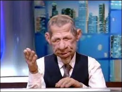 Quel humoriste et imitateur prêtait sa voix au personnage de la marionnette de PPDA dans l'émission ''Les Guignols de l'info'' ?