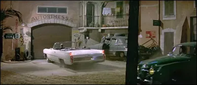 Dans quel film, cette superbe auto américaine, vient-elle se refaire une beauté ?