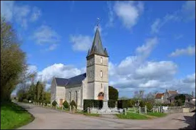 Nous démarrons notre balade au pied de l'église Saint-Cénéri, à Champcerie. Village normand, dans l'arrondissement d'Argentan, il se situe dans le département ...