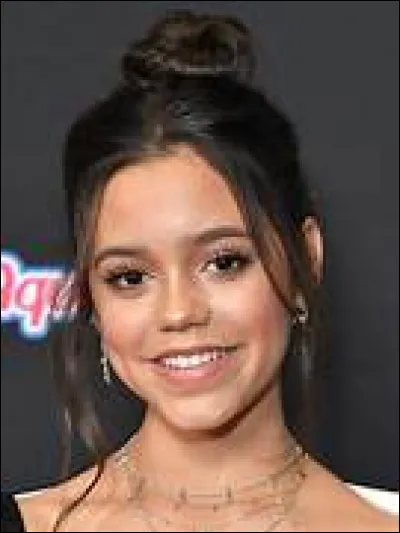 Evidemment, comment ne pas revenir sur "Wednesday", série au sein de laquelle Jenna Ortega interprète la protagoniste ? Dans cette série, à quelle célèbre famille appartient-elle ?