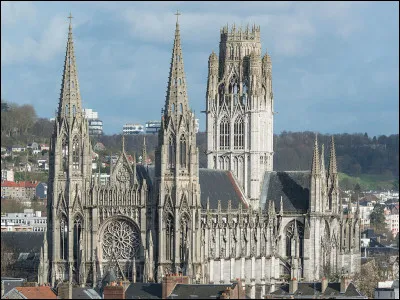 Cette abbatiale Saint-Ouen, construite au XIVe siècle, est une grande église de 134 mètres de long, surmontée d'une tour centrale couronnée ; les voûtes de la nef s'élèvent à 33 mètres de hauteur. Elle se trouve à ...