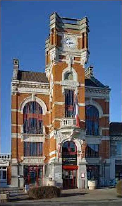 Notre balade commence à l'hôtel de ville d'Annullin. Ville de l'eurométropole Lilloise, elle se situe dans le département ...