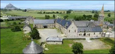 Aujourd'hui nous commençons notre balade au prieuré Saint-Michel (avec vue au fond sur le Mont-Saint-Michel), à Ardevon. Nous sommes dans le département ...