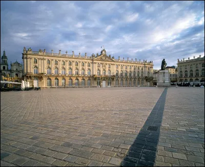 Dans quelle ville la place Stanislas est-elle située ?