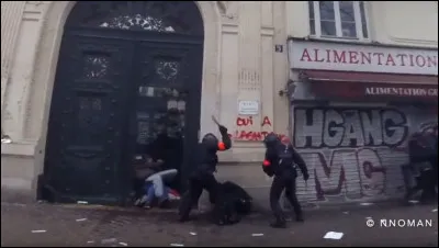 Tu vois quelquun se faire tabasser par trois personnes, que fais-tu ?