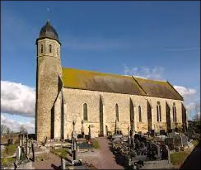 Nous démarrons notre balade en Suisse normande, à Croisilles. Commune de l'aire d'attraction Caennaise, elle se situe dans le département ...