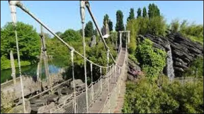 Quelle est cette attraction dans laquelle tu peux découvrir la cabane des Robinson ?