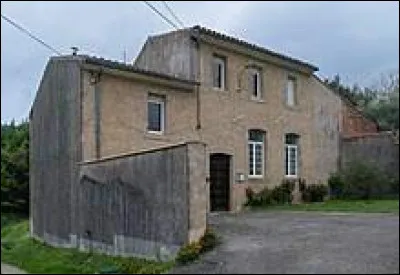 Notre balade du 11 novembre commence en Occitanie, à Belcastel-et-Buc. Petit village de 61 habitants, dans l'aire d'attraction Limouxine, il se situe dans le département ...