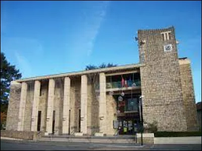 Commune occitane, dans l'arrondissement de Muret, Boussens se situe dans le département ...