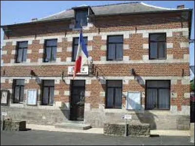 Nous démarrons notre balade dans les Hauts-de-France, à Dompierre-sur-Helpe. Commune de l'arrondissement d'Avesnes-sur-Helpe, elle se situe dans le département ...