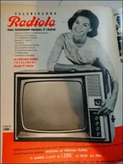 Le téléviseur "Radiola" était fabriqué par la Radiotechnique dans son usine de Dreux : de quel grand groupe industriel était-elle une filiale ?