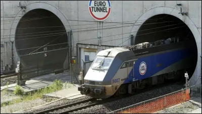 Lors de quelle décennie le tunnel sous la Manche a-t-il été inauguré ?