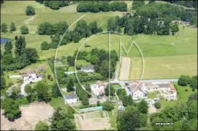 Nous démarrons tout de suite notre balade à Chamboursat. Hameau Haut-Viennois, dépendant de la ville de Couzeix, il se situe dans l'ancienne région ...