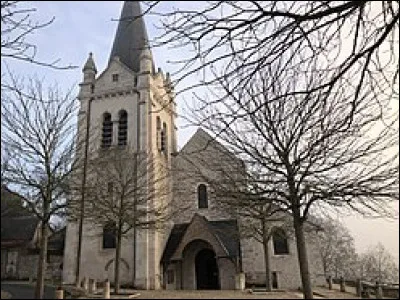 Quelle est cette ville du Loiret, peuplée de 10 000 habitants et située dans l'agglomération d'Orléans ?