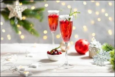 La soirée débute par un kir royal !