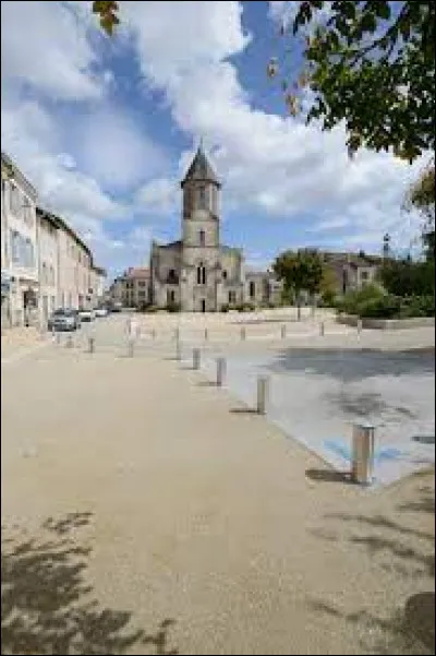 Notre première balade de la semaine commence en Nouvelle-Aquitaine, à Aixe-sur-Vienne. Ville de l'aire urbaine Limougeaude, elle se situe dans le département ...