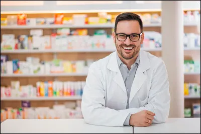 Comment appelle-t-on le lieu de travail d'un pharmacien ?