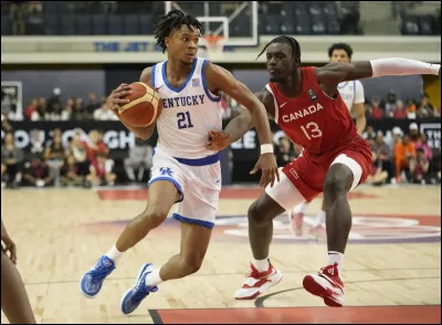 Lors dun match de basketball, combien de joueurs de chaque équipe sont présents sur le terrain ?