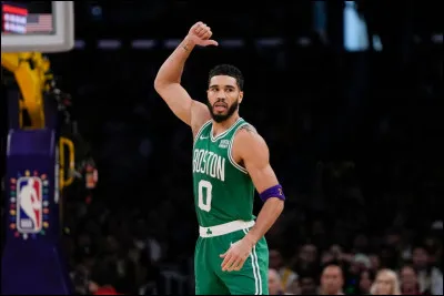 Quel est l'âge de Jayson Tatum ? (décembre 2023)