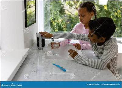 Ta sur squatte la salle de bains et tu en as besoin urgemment ! Que fais-tu ?