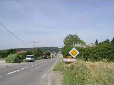 Nous commençons notre balade dans le Grand-Est, à Boult-aux-Bois. Village de l'aire d'attraction de Vouziers, il se situe dans le département ...