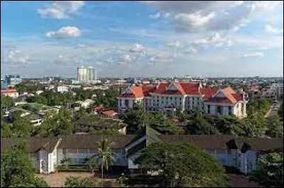 Comment appelle-t-on les habitants de Vientiane (Laos) ?