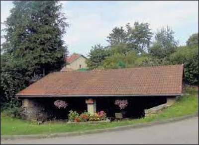 Nous commençons notre balade en Lorraine, à Agémont. Hameau dépendant du village de Dommartin-aux-Bois, dans l'aire d'attraction Spinalienne, il se situe dans le département ...