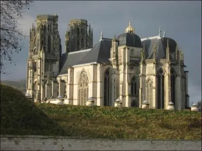 On enterra le gnral Bigeard dans cette cathdrale.