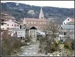 C'est un tremblement de terre qui a rvl en 1791 'l'eau noire' dont les qualits thrapeutiques ont t reconnues. Point de dpart d'excursions, point culminant le puy Gris.