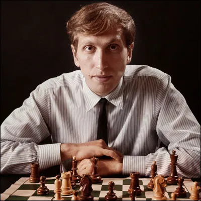 Quel était le classement Elo de Bobby Fischer, le joueur américain, en 1972, lorsquil devint champion du monde déchecs ?