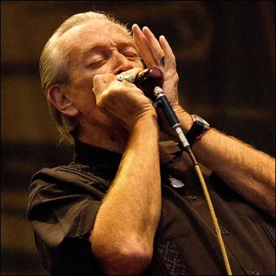 Quel bluesman a sorti en 2013 lalbum "Get Up !" avec lharmoniciste Charlie Musselwhite ?