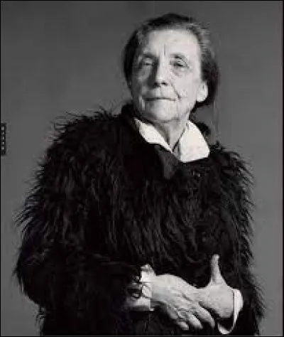 Pour quelle sculpture Louise Bourgeois est-elle connue ?