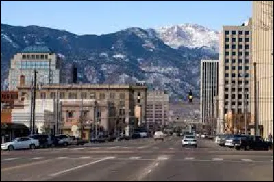 Colorado Springs est, avec 478 000 habitants, la deuxième plus grande ville de lÉtat : de quel Etat s'agit-il ?