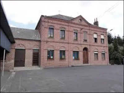 Notre première balade du week-end commence dans les Hauts-de-France, à Barzy-en-Thiérache. Village de l'arrondissement de Vervins, traversé par la Sambre, il se situe dans le département ...