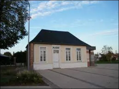 Nous démarrons notre balade dans les Hauts-de-France, à Clairy-Saulchoux. Village périurbain de l'Amiénois, il se situe dans le département ...