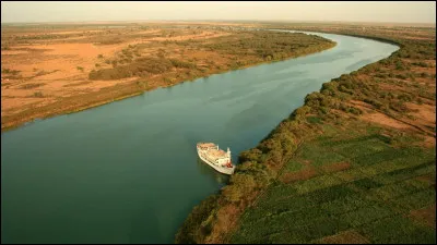 L'Amour est un fleuve qui constitue une frontière naturelle entre ...