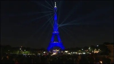 Quelle ville est célèbre pour sa tour Eiffel emblématique ?