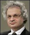 Amin Maalouf est un crivain libanais d'expression franaise. Il s'emploie dans ses romans  rconcilier dans une qute humaniste l'Orient musulman et l'Occident chrtien.