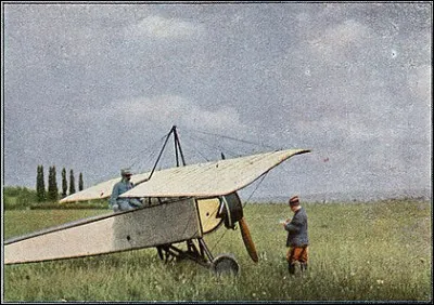 En quelle année le premier avion de chasse français fut-il développé ?