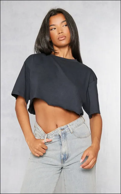 En été portes-tu le plus souvent un crop top ou un tee-shirt ?