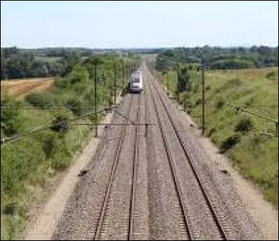 Quelle est la première ligne à grande vitesse (LGV) ouverte en France pour les TGV ?