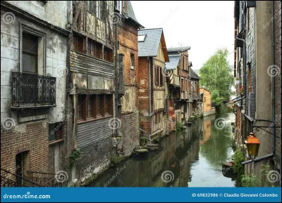 POnt-Audemer est une commune située dans le Calvados.