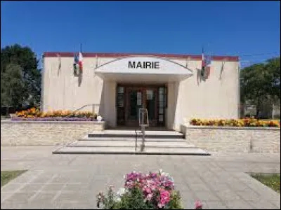 Pour commencer, je vous emmène en Nouvelle-Aquitaine, à Amberre. Commune de l'aire d'attraction Pictavienne, elle se situe dans le département ...