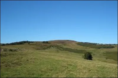 A quelle altitude situez-vous le point culminant de l'Aveyron ?