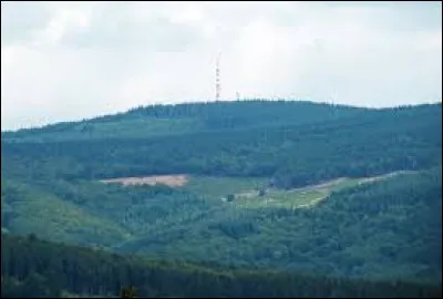 A quelle altitude situez-vous le point culminant de la Saône-et-Loire ?