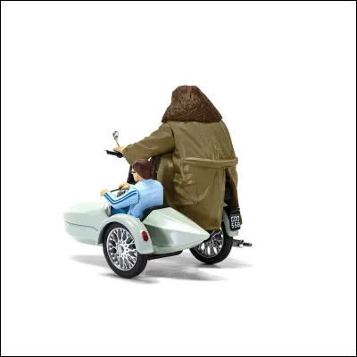 À qui apartient la moto que Hagrid a prise pour emmener Harry chez son oncle et sa tante ?