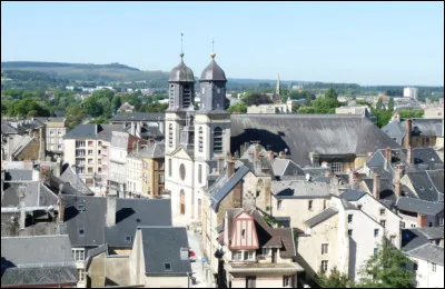 Dans quelle ville des Ardennes est-il né ?