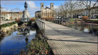 Quelle est cette ville, préfecture et première ville du département par le nombre d'habitants ?