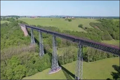 Le viaduc de la Bouble, long de 300 mètres et haut de 62 mètres par rapport à la vallée, est constitué de 17 arches et d'un pont de fer en poutre en treillis reposant sur cinq piles en fonte. Dans quel département se trouve-t-il ?