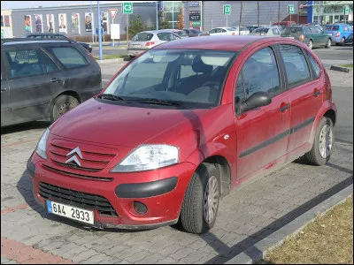 Quelle est cette marque de voiture ?